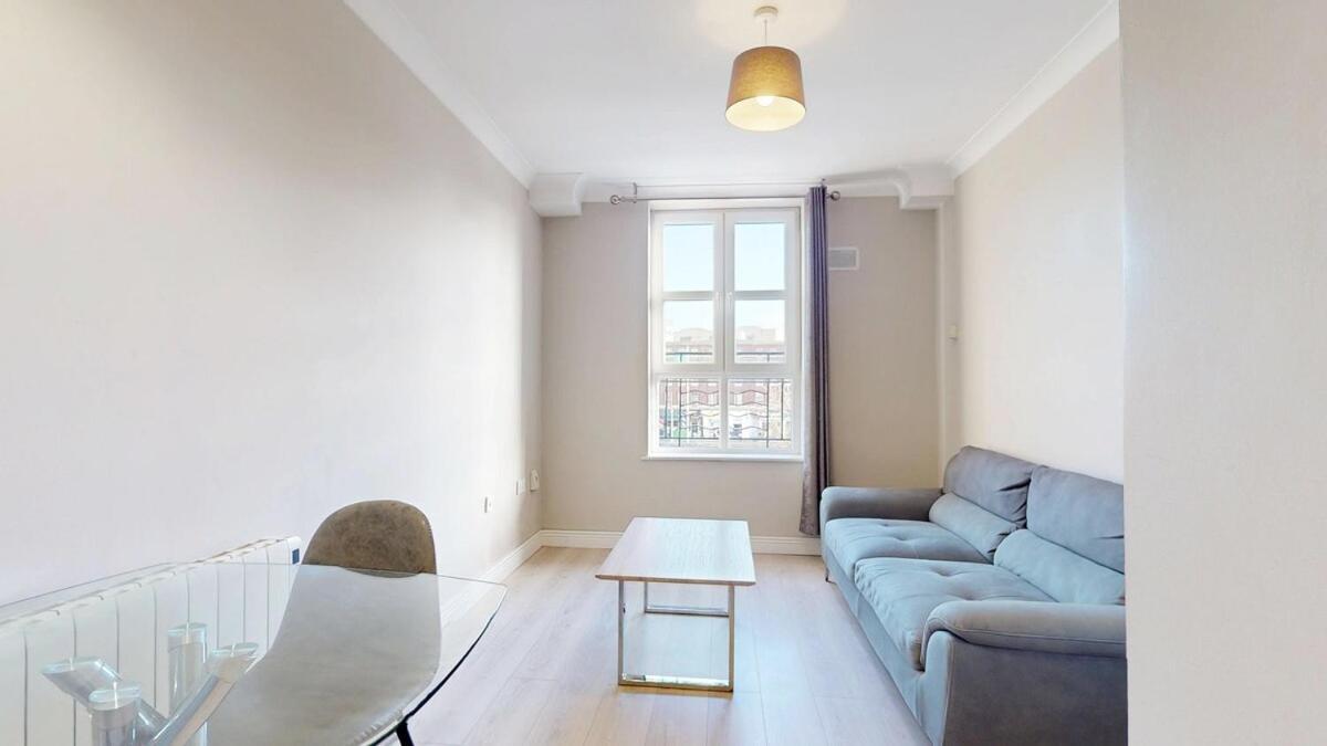 1 Bed In Centre Apartment